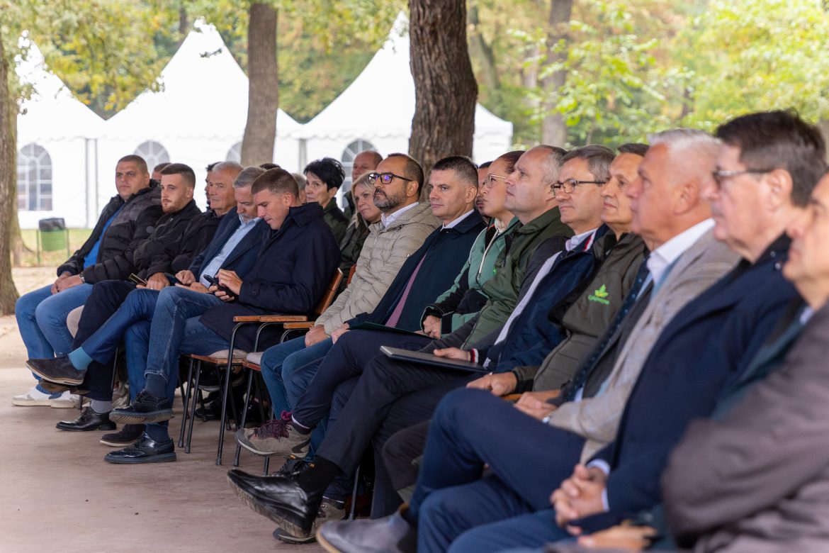 Srbijasume Sara Pavkov Glamocic Djakovic dan Cirkovic drvece sadnja (8)