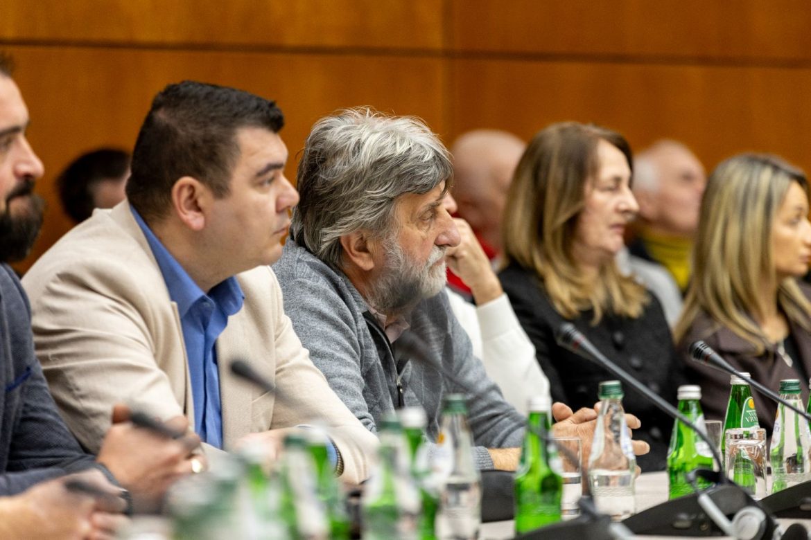 IMG-1c04b7b5e2b0e3dafb0252b3972fd320-V